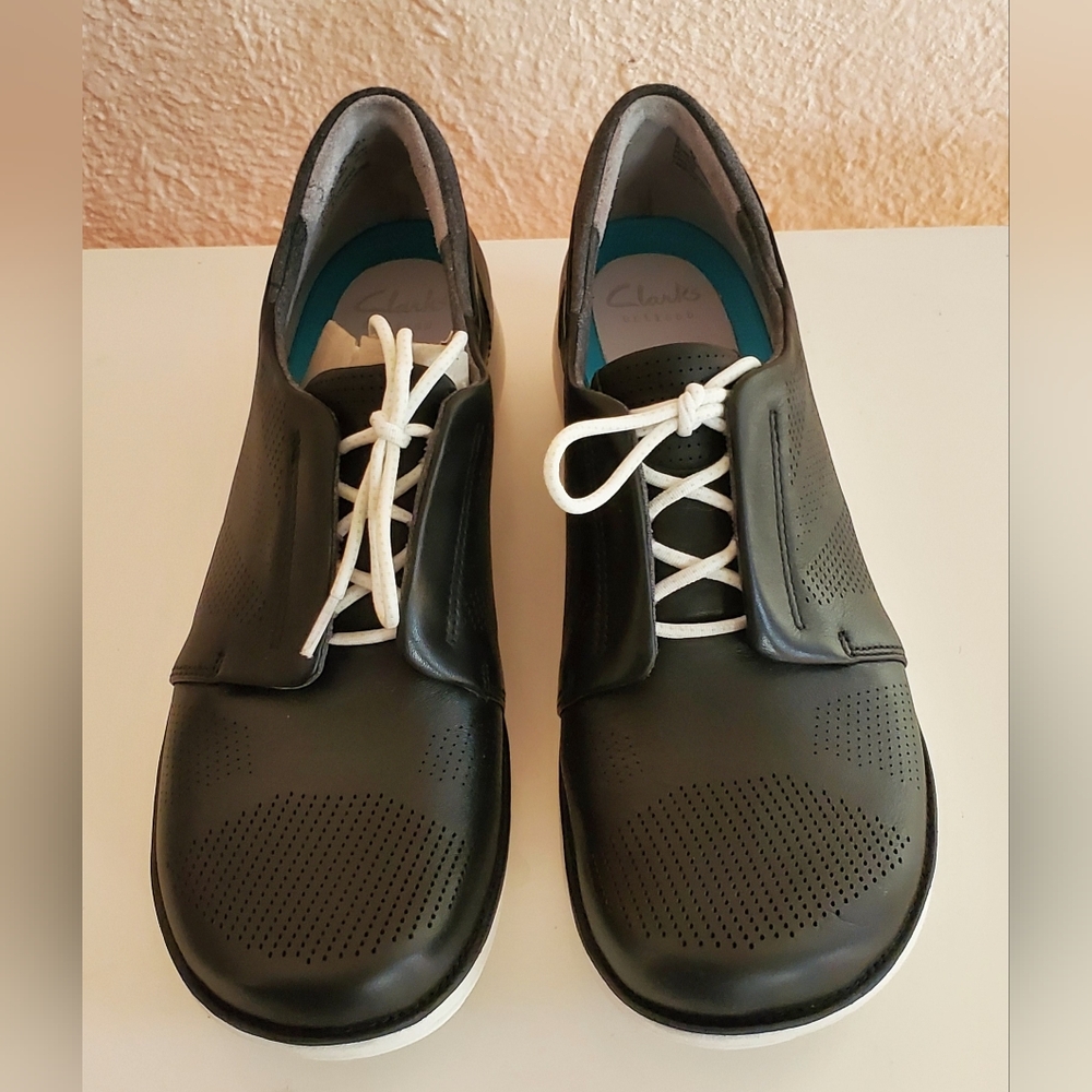 Clarks New Black and White Leather Athletic Shoes - Picture 3 of 6